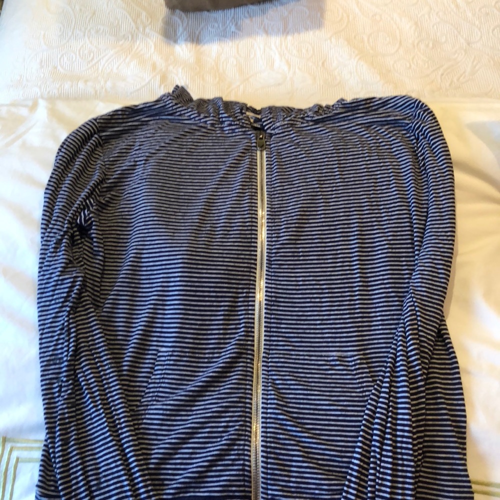 AMERICAN EAGLE NAVY AND WHITE LONG SLEEVE ZIP UP